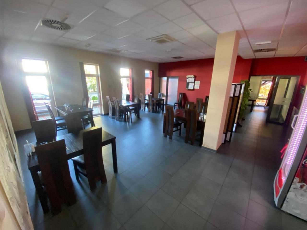 Koi Restaurant And Guest House Żory Kültér fotó